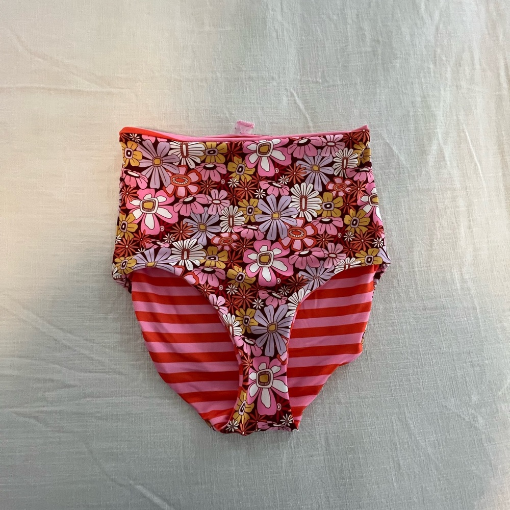 Sz M new with tags lime Ricki reversible bottoms